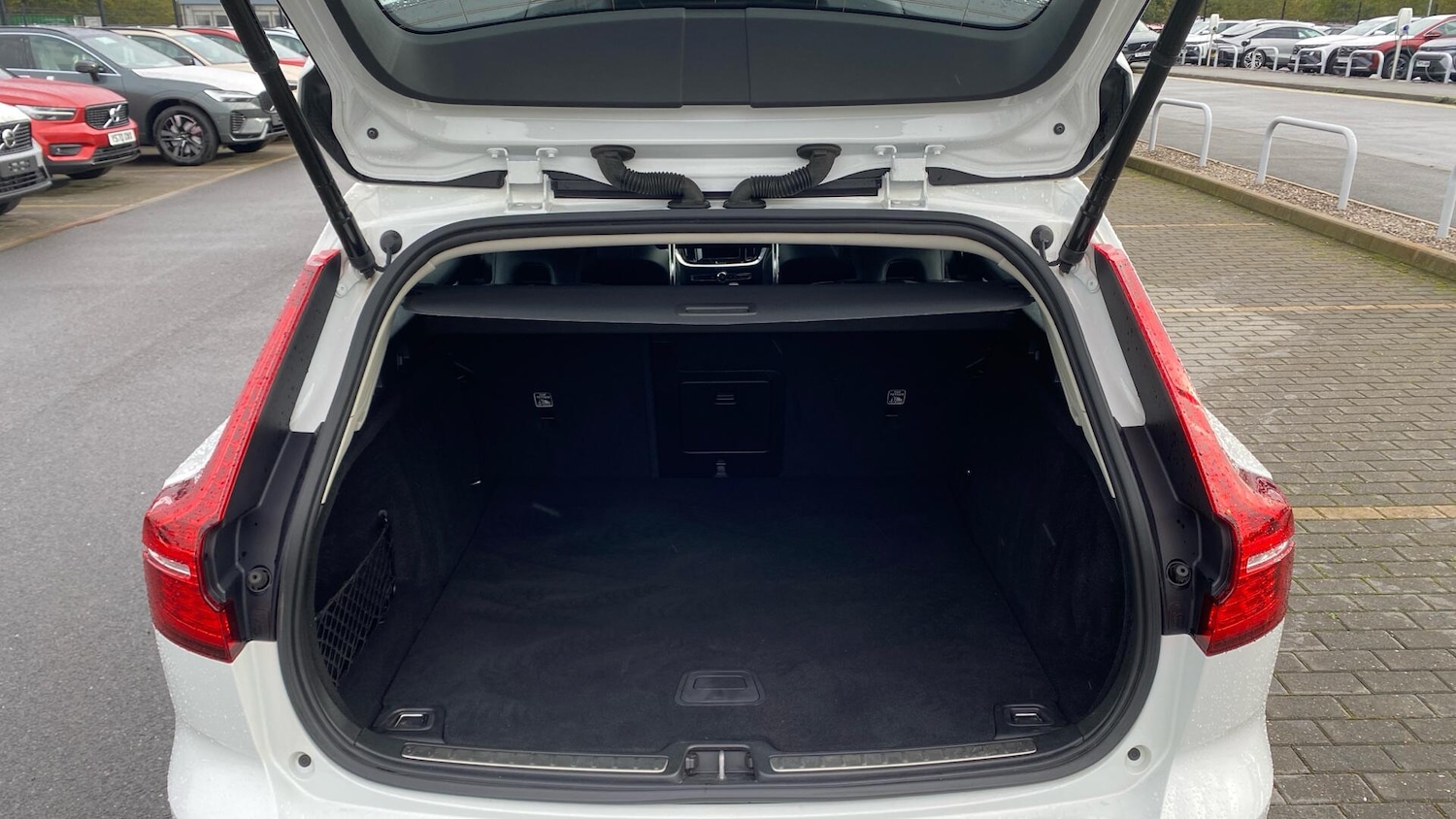 Used Volvo V60 2022 for sale - 76370987: Photo 14