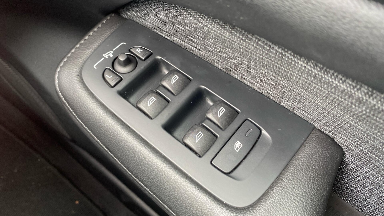 Used Volvo V60 2022 for sale - 76370987: Photo 25