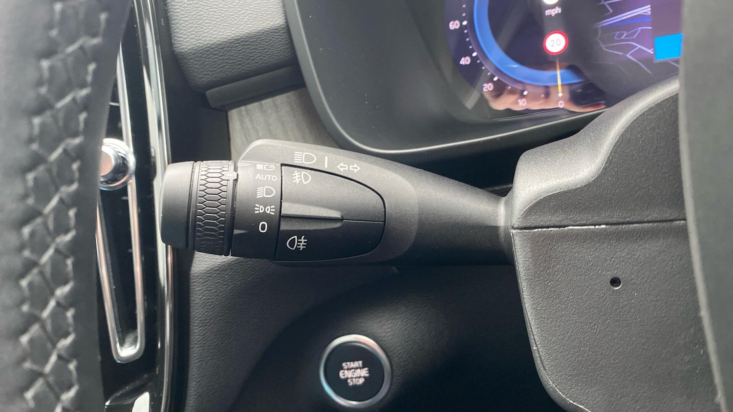 Used Volvo XC40 2024 for sale - 76855861: Photo 17