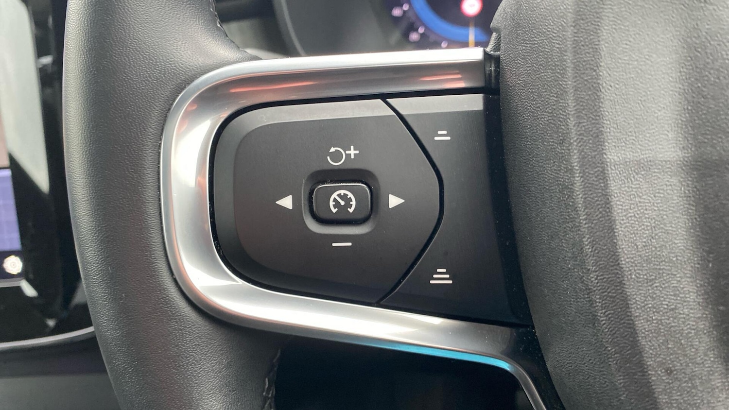 Used Volvo XC40 2024 for sale - 76855861: Photo 18