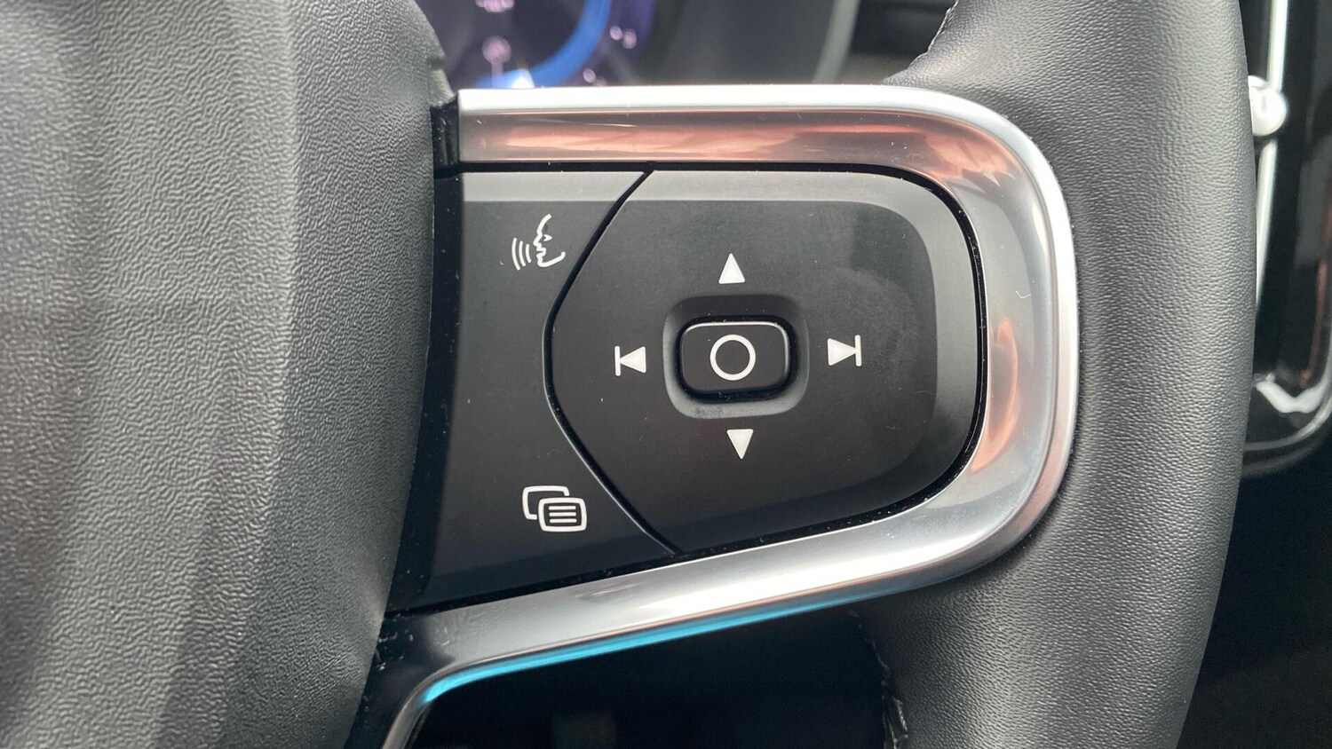 Used Volvo XC40 2024 for sale - 76855861: Photo 19