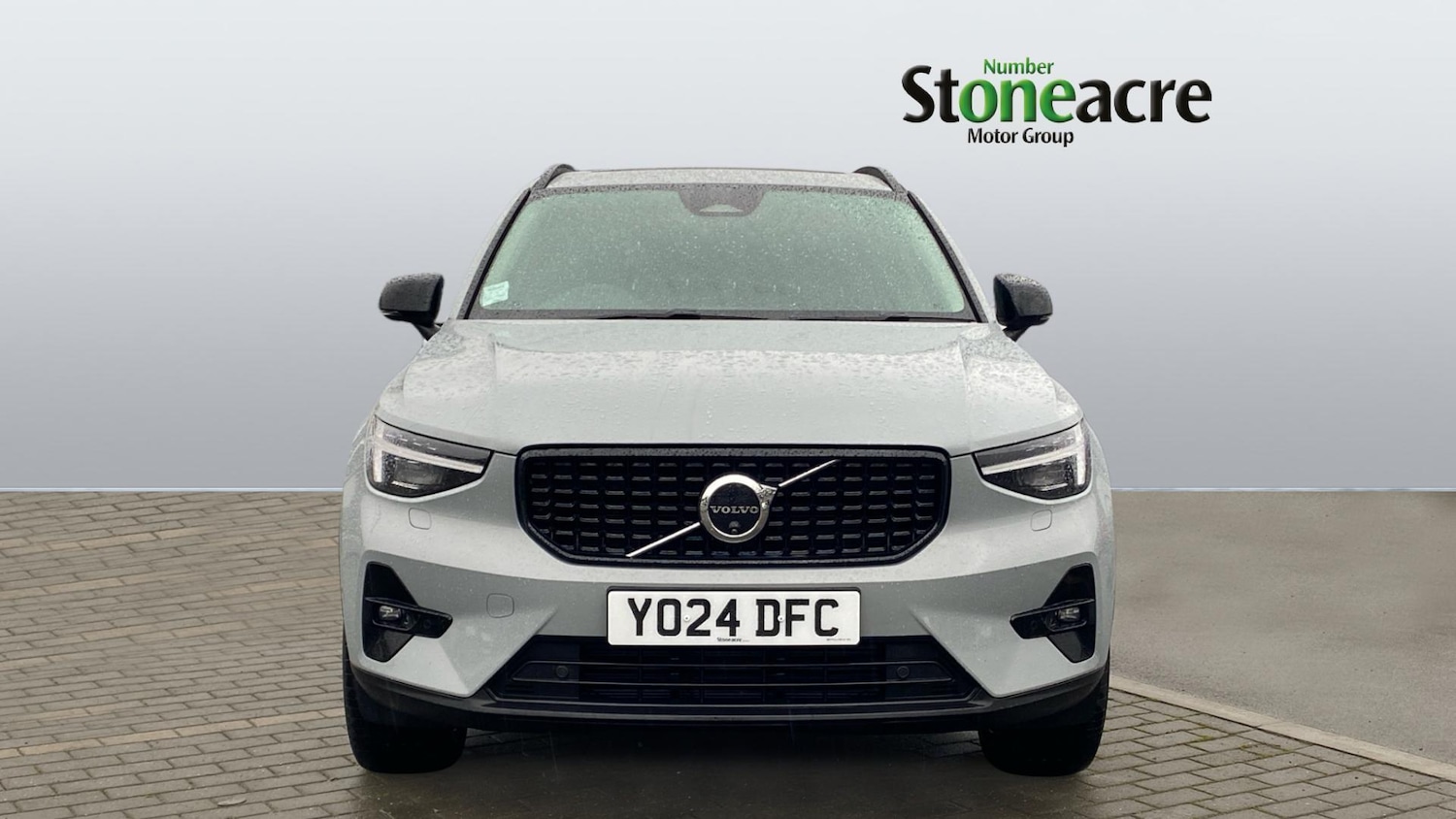 Used Volvo XC40 2024 for sale - 76855861: Photo 2