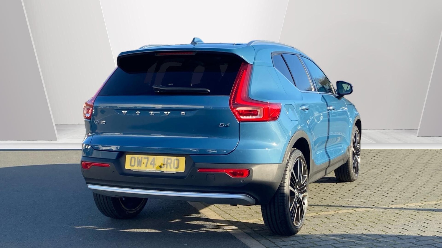 Used Volvo XC40 2025 for sale - 76657058: Photo 2