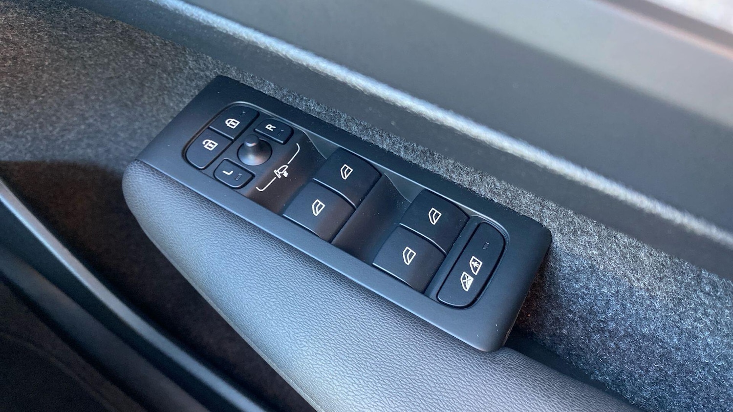 Used Volvo XC40 2025 for sale - 76657058: Photo 25