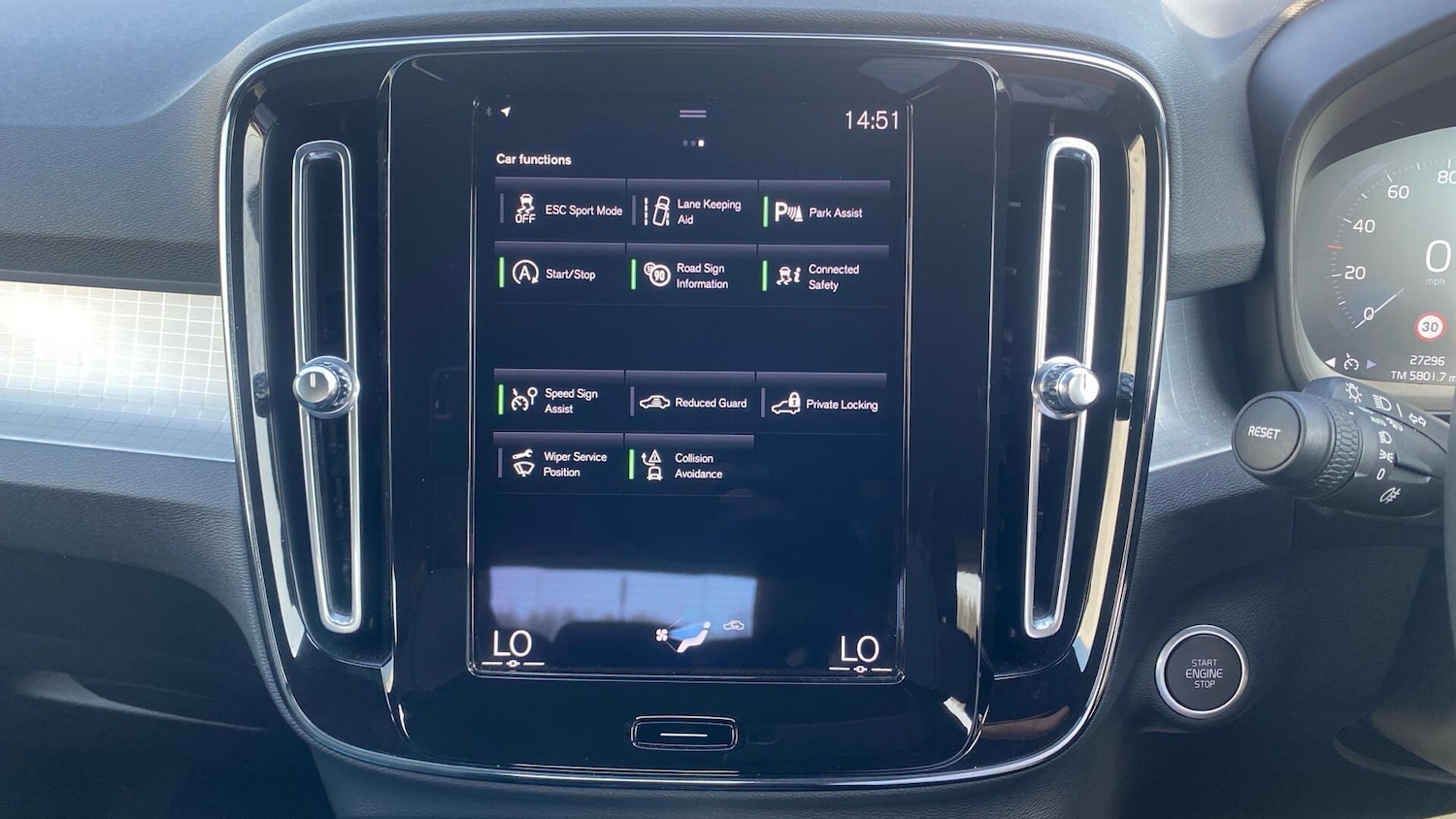 Used Volvo XC40 2021 for sale - 78204326: Photo 28