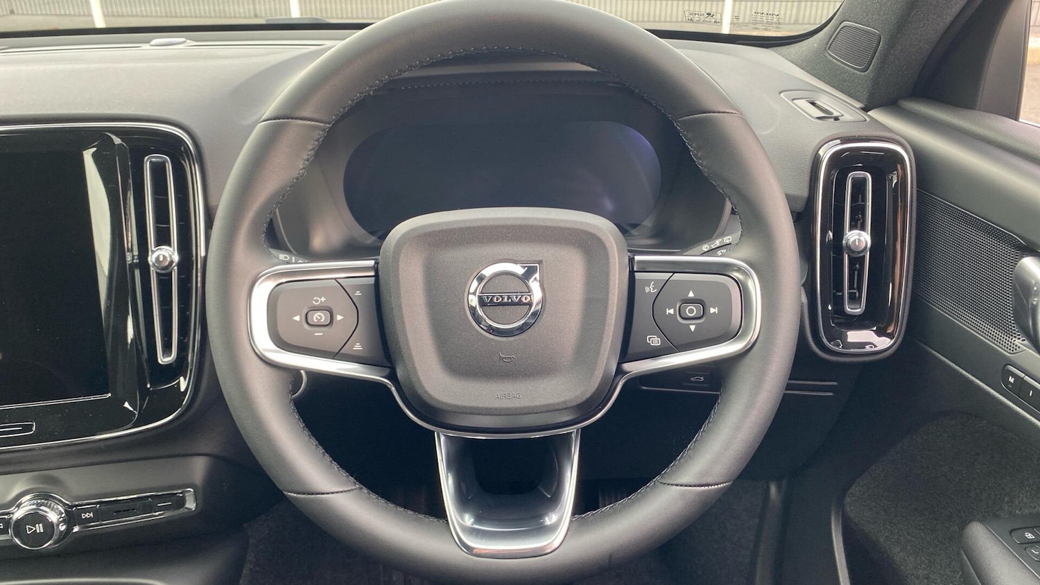 Used Volvo XC40 2026 for sale - 77898505: Photo 10