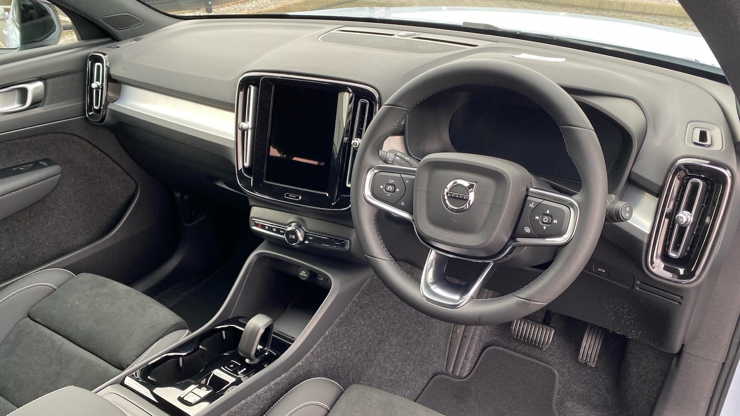 Used Volvo XC40 2026 for sale - 77898505: Photo 4