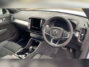 Used Volvo XC40 2026 for sale - 77898505: Photo