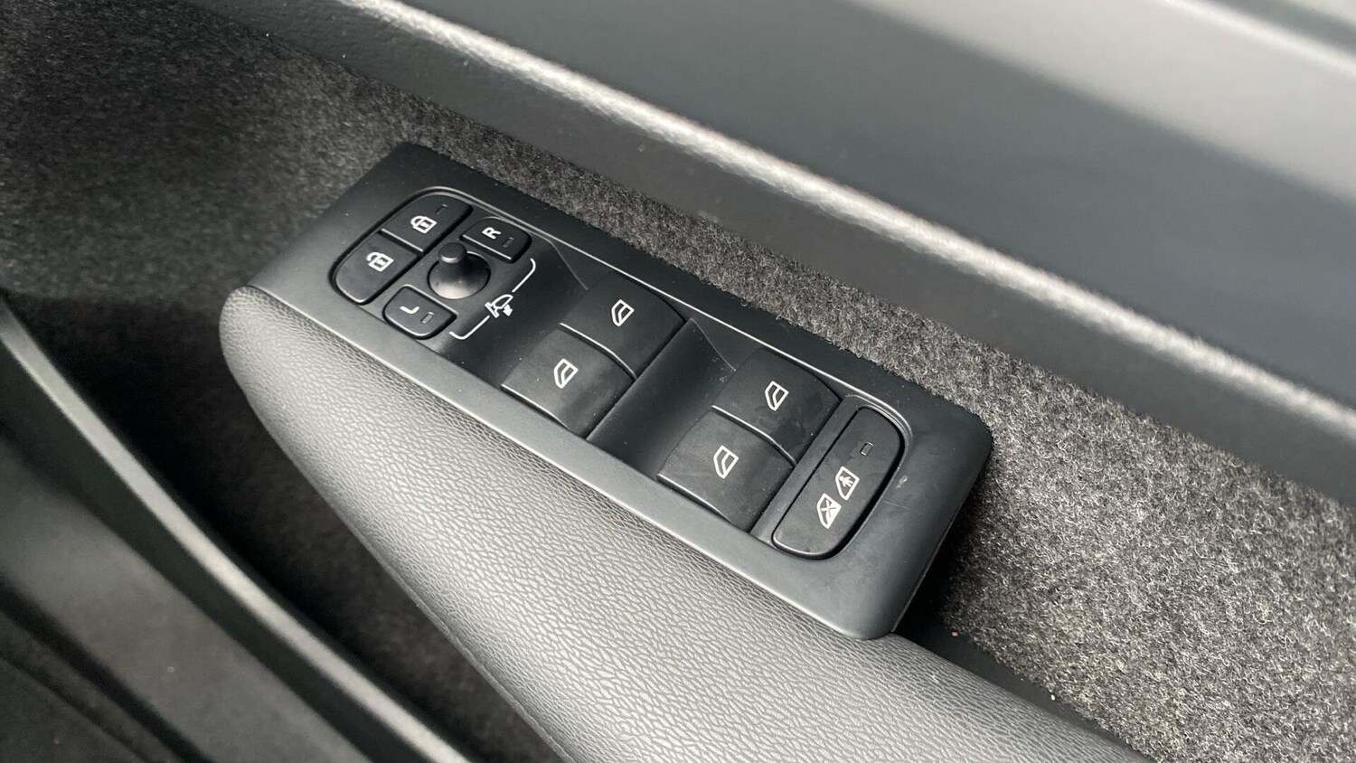 Used Volvo C40 2025 for sale - 75387312: Photo 22