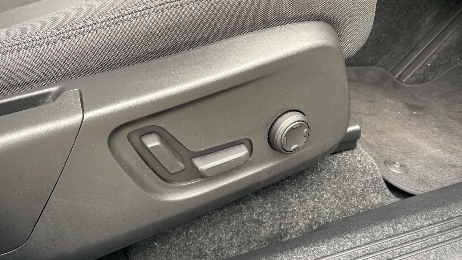 Used Volvo C40 2025 for sale - 75387312: Photo 28