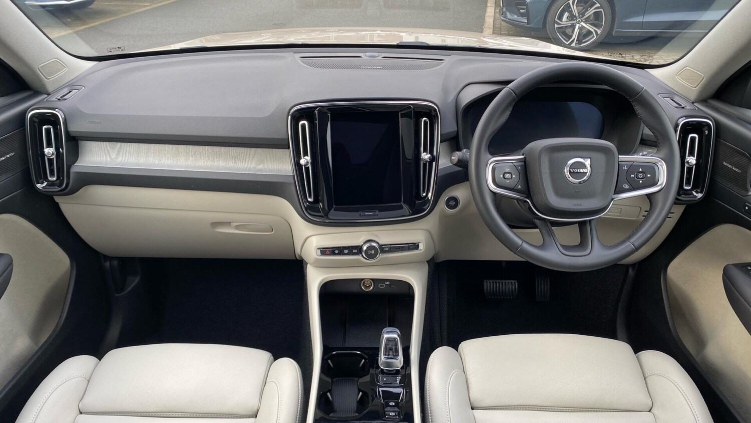 Used Volvo XC40 2025 for sale - 77695690: Photo 11