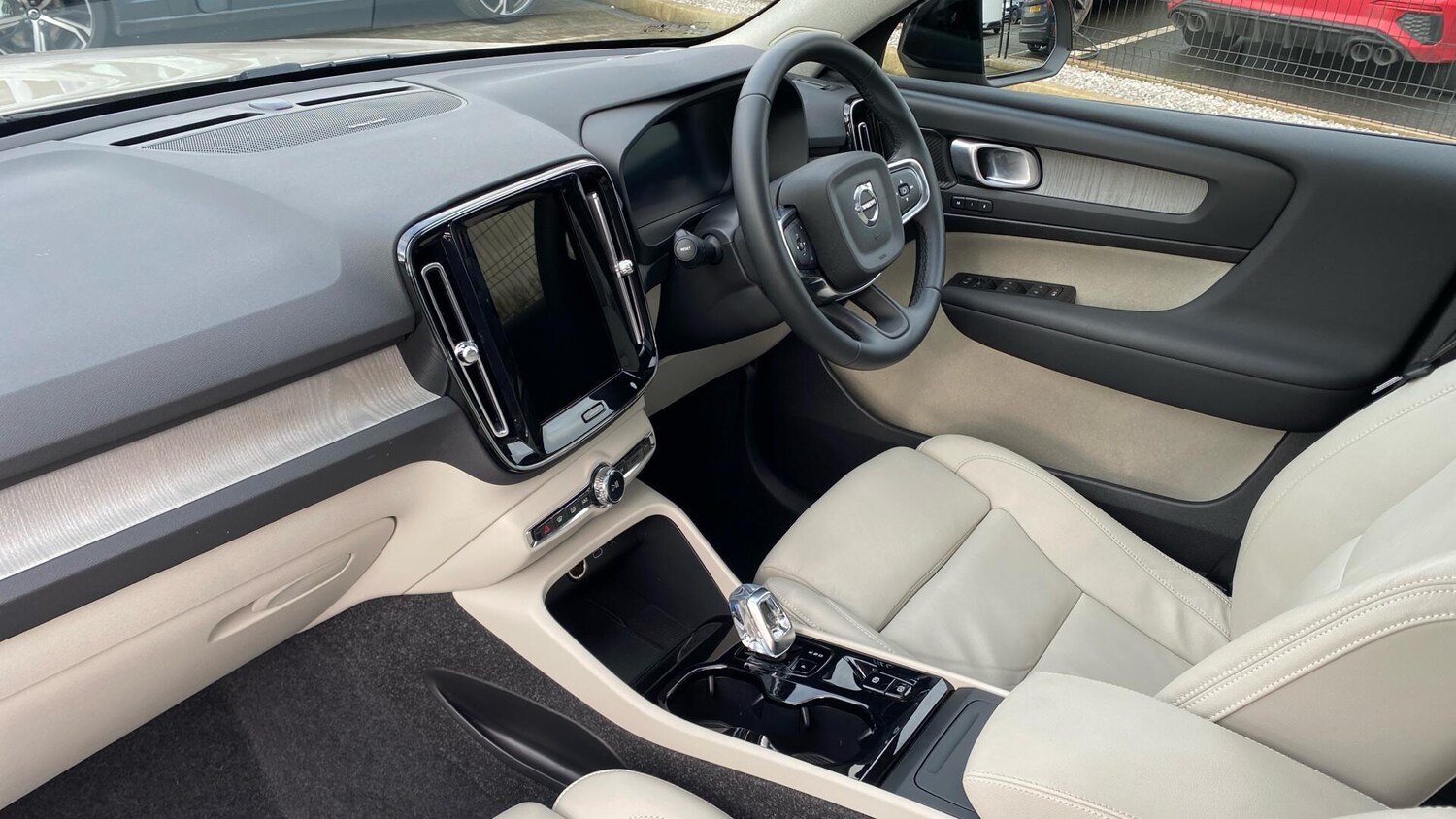 Used Volvo XC40 2025 for sale - 77695690: Photo 13