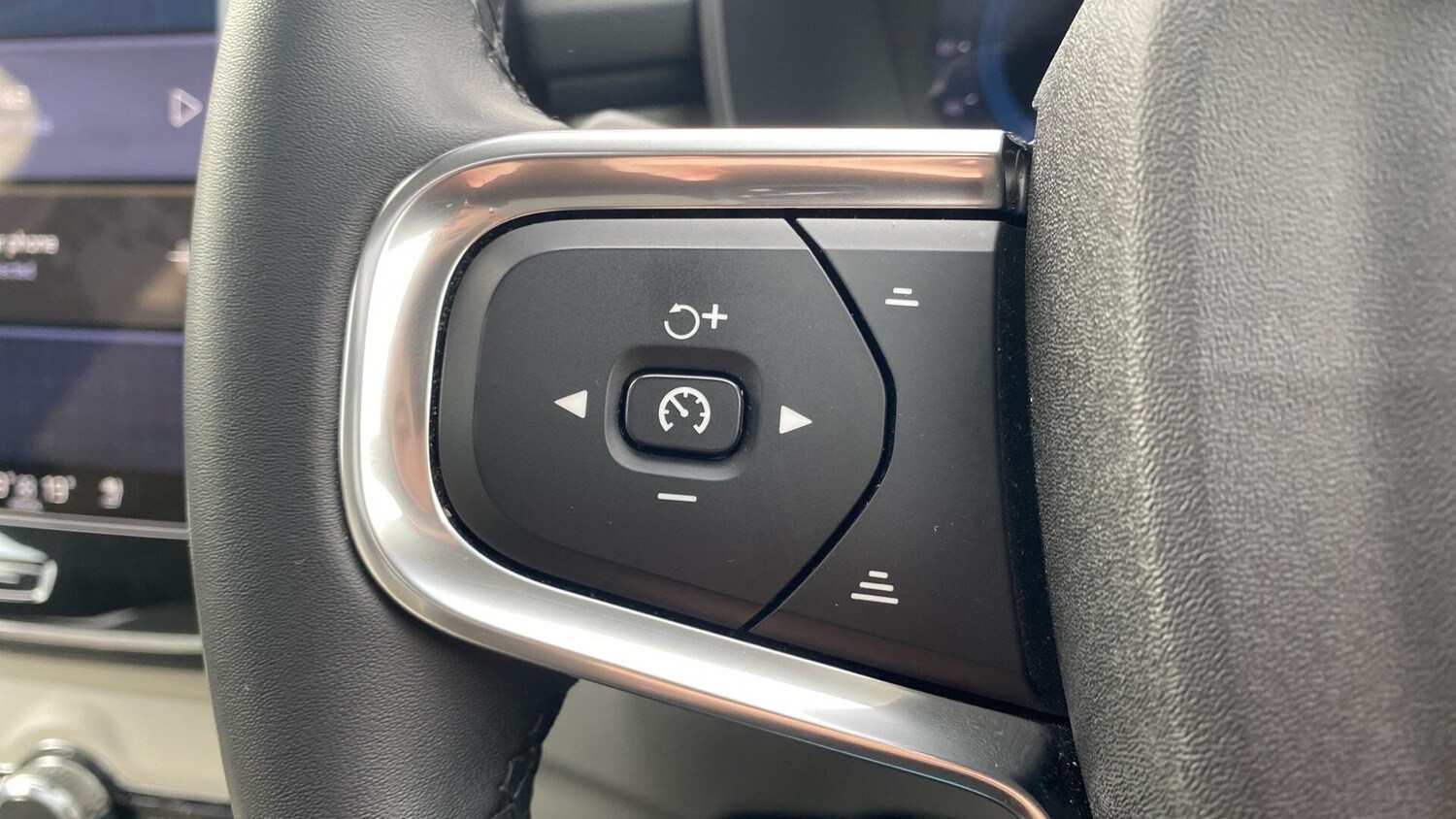 Used Volvo XC40 2025 for sale - 77695690: Photo 17