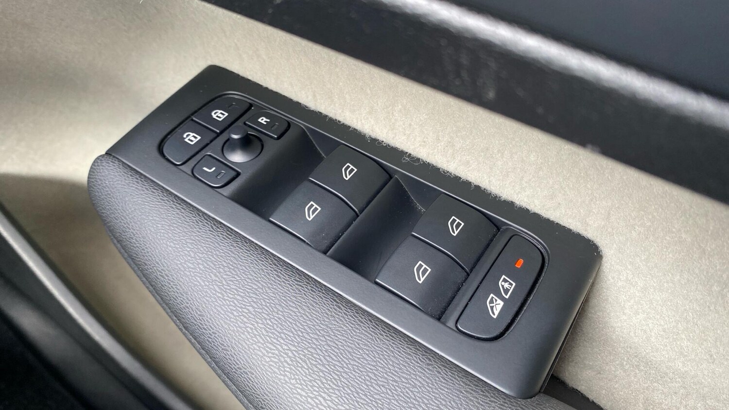 Used Volvo XC40 2025 for sale - 77695690: Photo 20