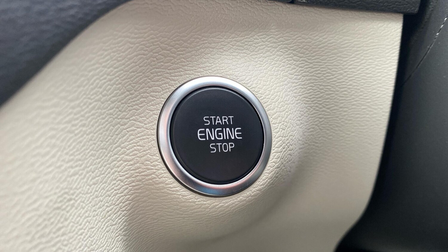 Used Volvo XC40 2025 for sale - 77695690: Photo 21