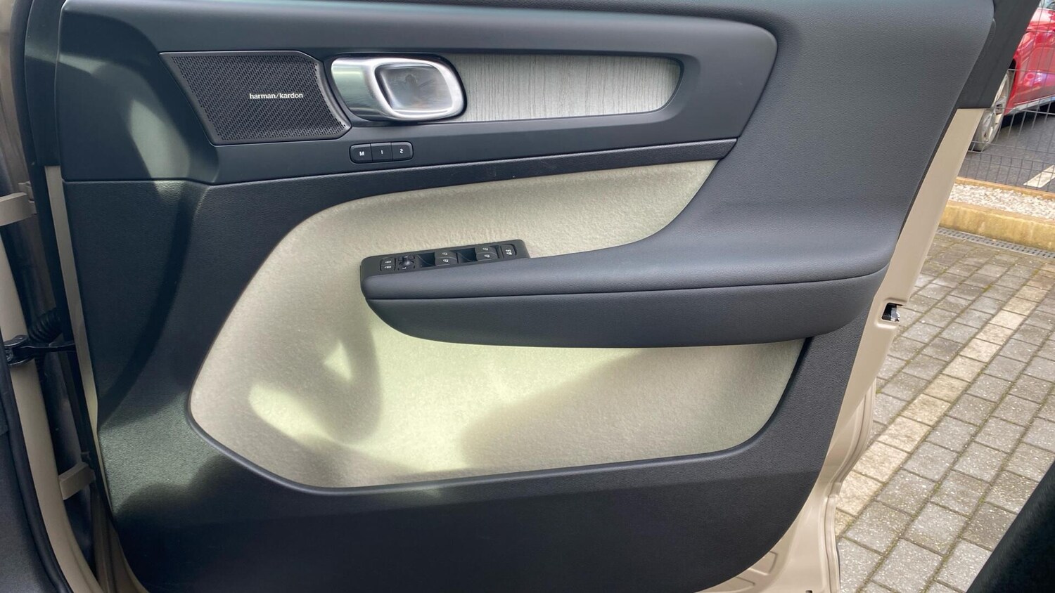 Used Volvo XC40 2025 for sale - 77695690: Photo 25