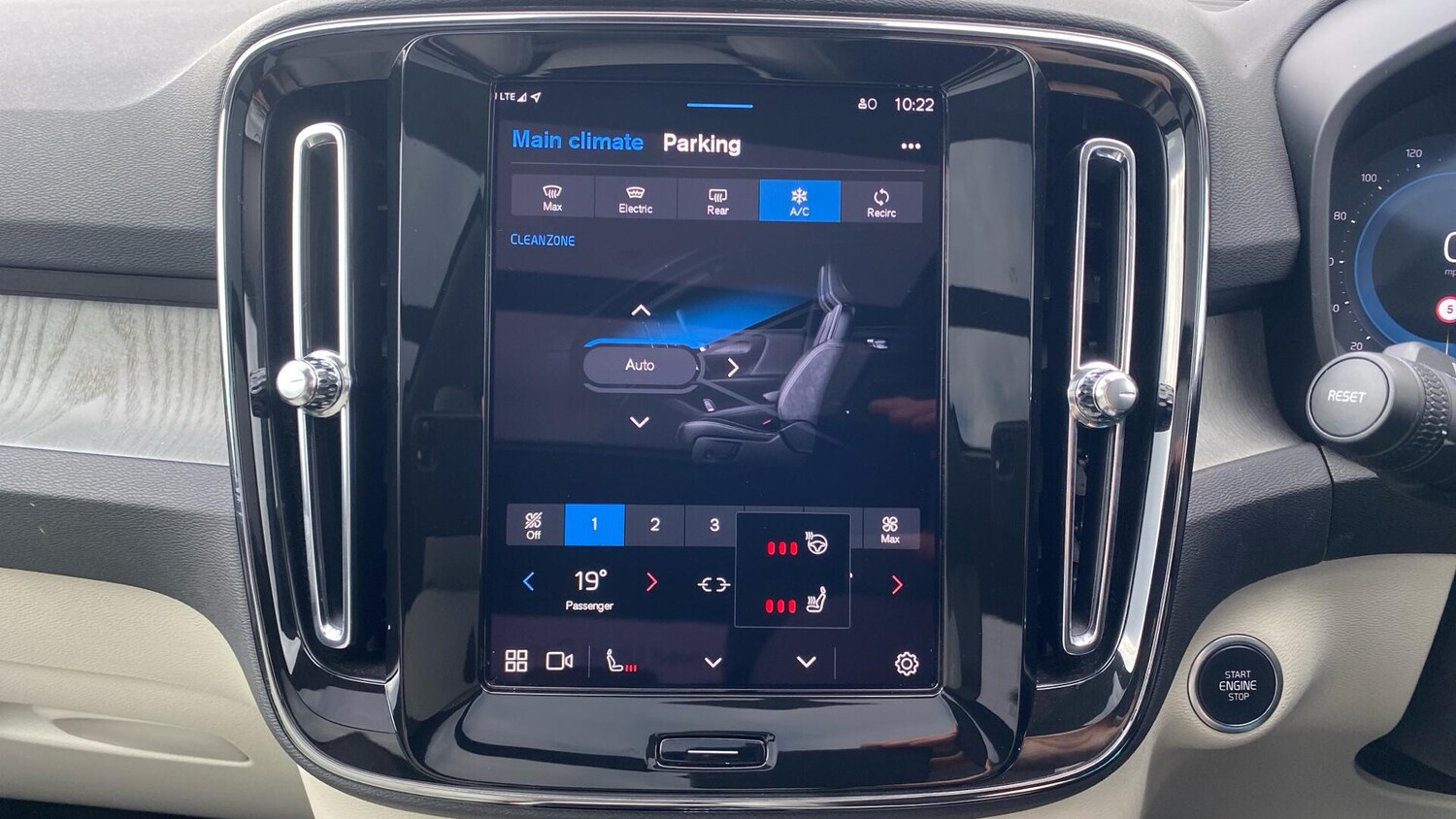 Used Volvo XC40 2025 for sale - 77695690: Photo 28