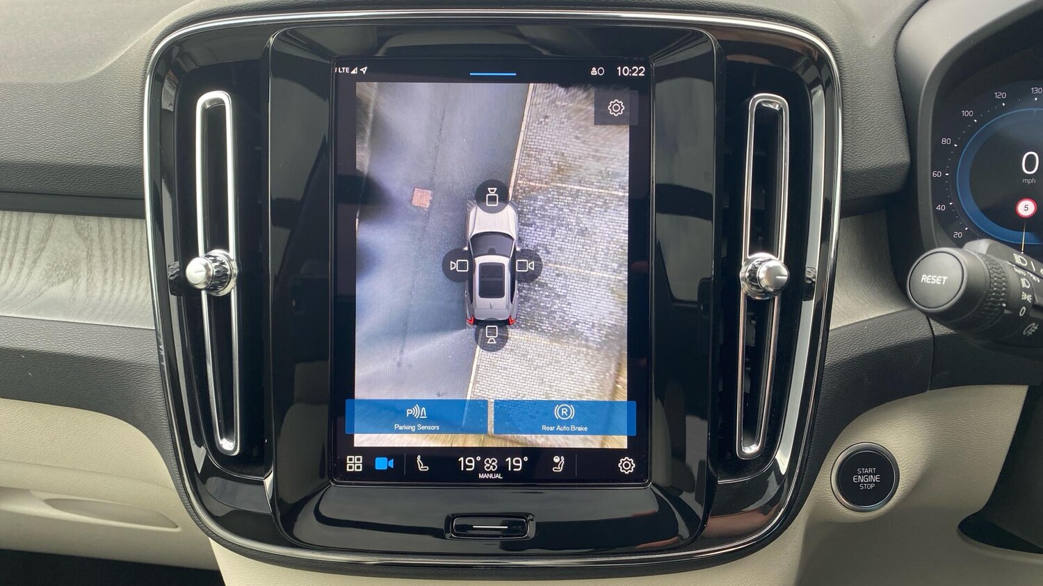 Used Volvo XC40 2025 for sale - 77695690: Photo 33