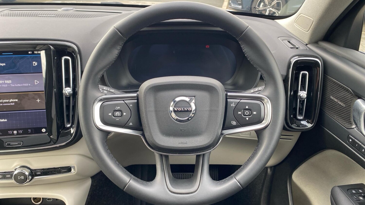 Used Volvo XC40 2025 for sale - 77695690: Photo 36