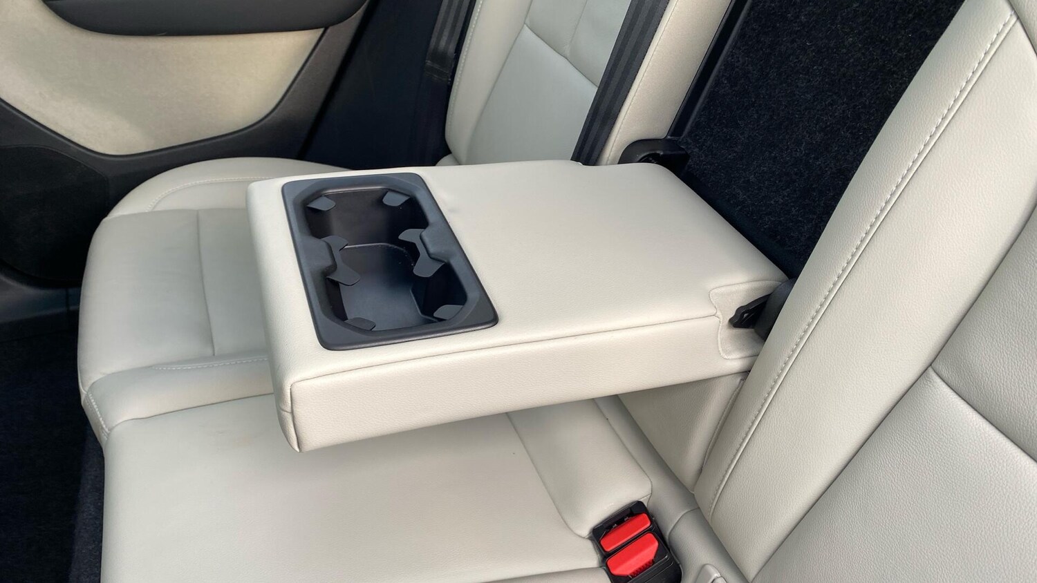 Used Volvo XC40 2025 for sale - 77695690: Photo 41