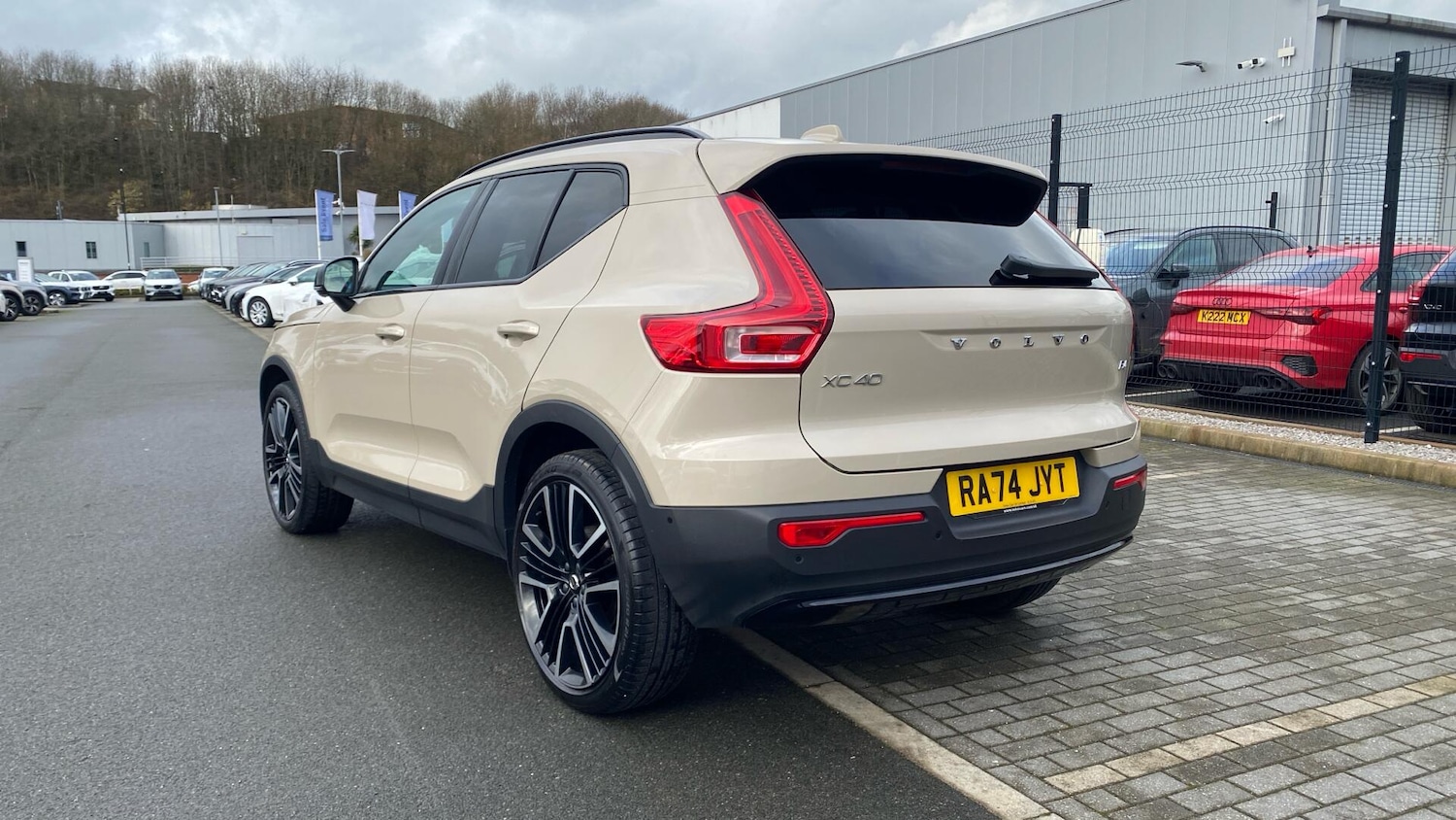 Used Volvo XC40 2025 for sale - 77695690: Photo 5