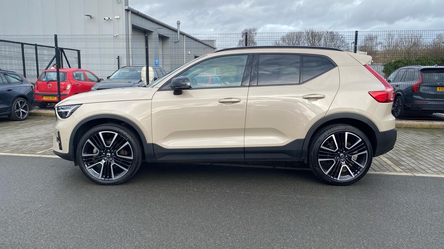 Used Volvo XC40 2025 for sale - 77695690: Photo 6