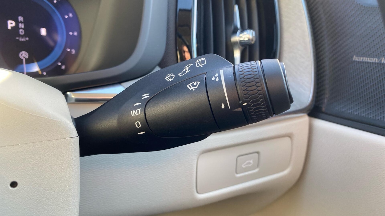 Used Volvo XC60 2023 for sale - 76613100: Photo 23