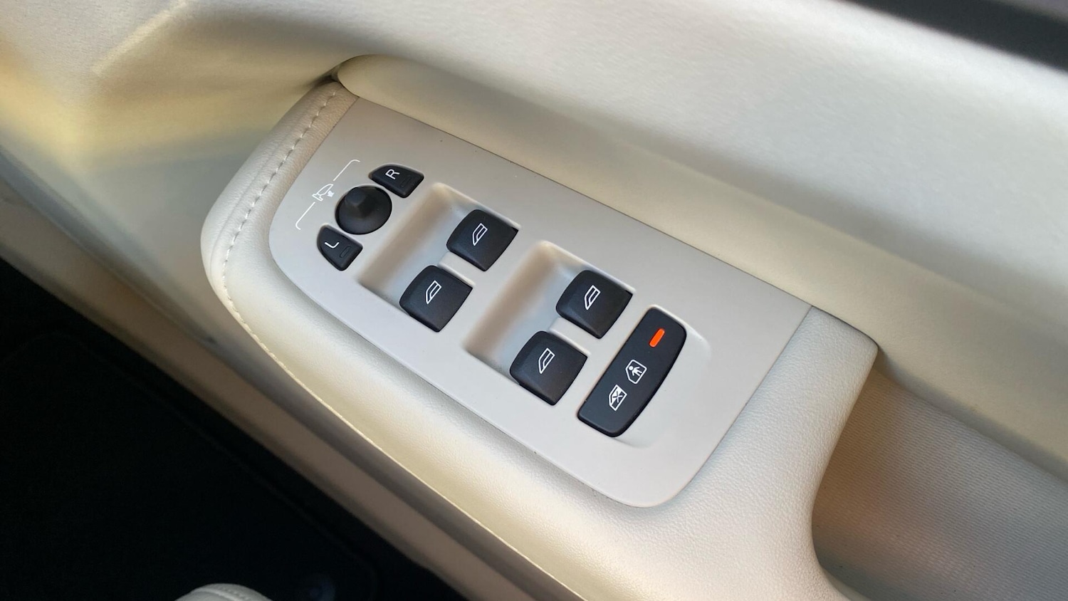 Used Volvo XC60 2023 for sale - 76613100: Photo 24