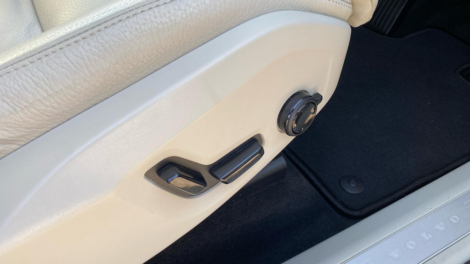 Used Volvo XC60 2023 for sale - 76613100: Photo 30