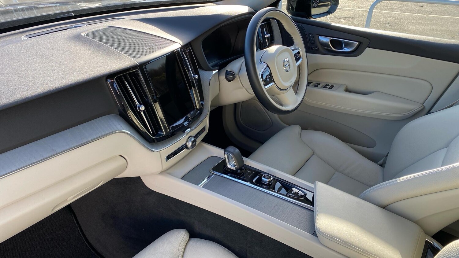 Used Volvo XC60 2023 for sale - 76613100: Photo 39