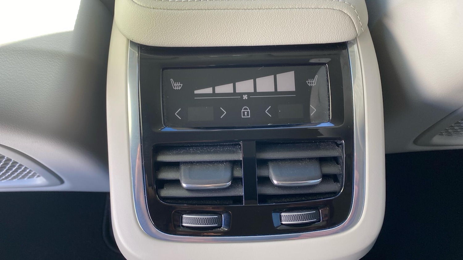 Used Volvo XC60 2023 for sale - 76613100: Photo 40