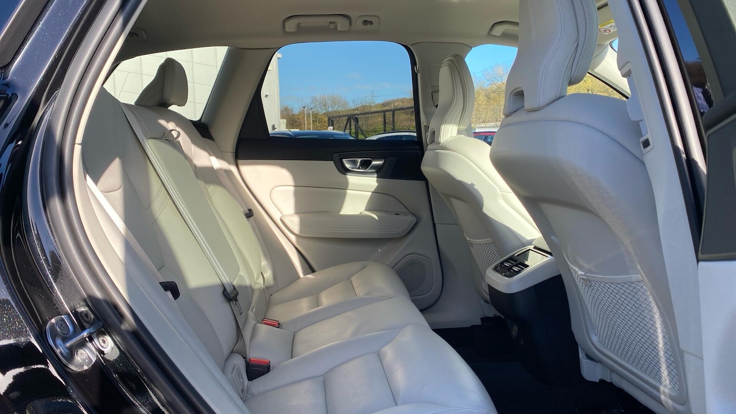 Used Volvo XC60 2023 for sale - 76613100: Photo 7