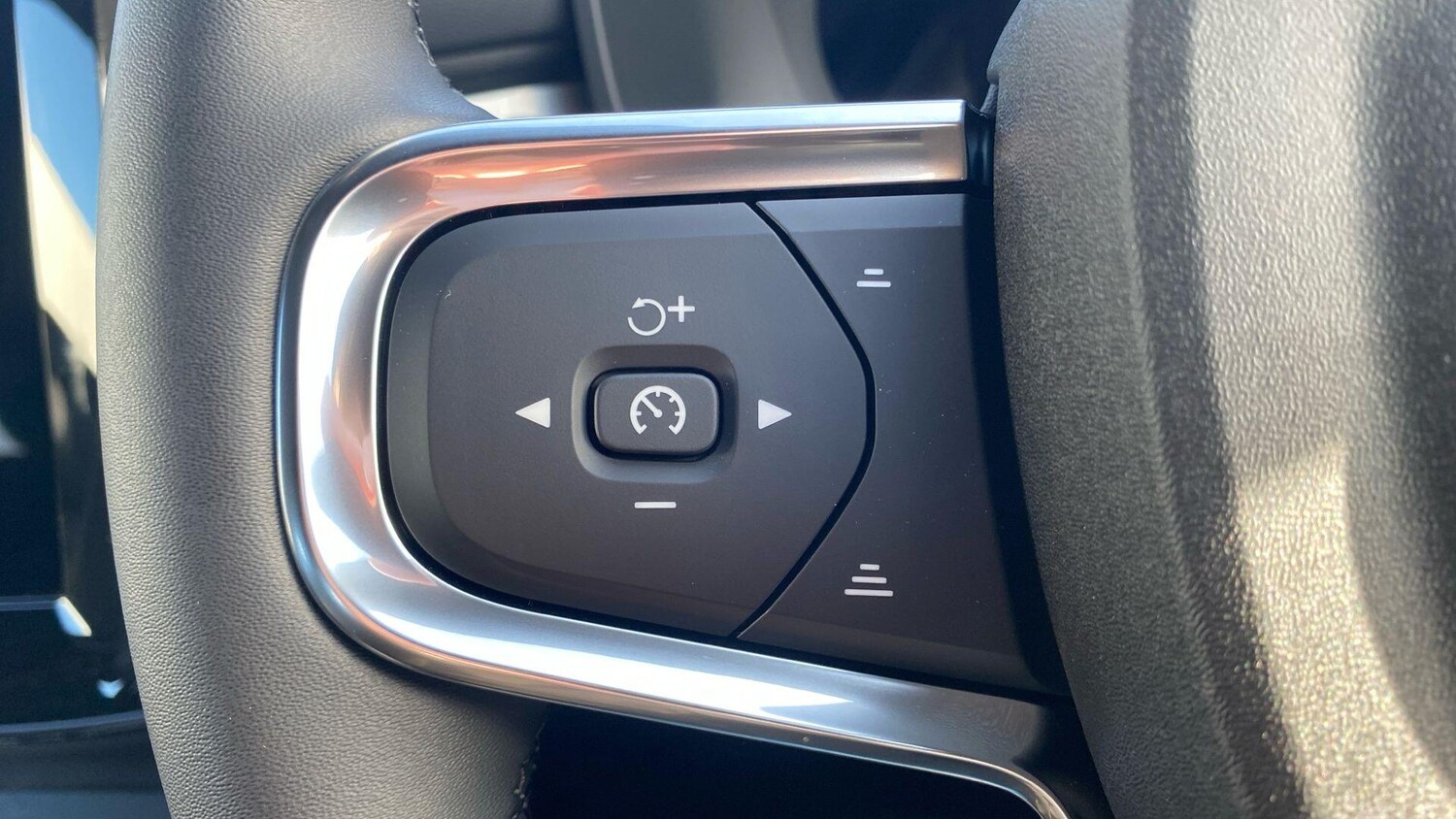 Used Volvo XC40 for sale - 77752944: Photo 16