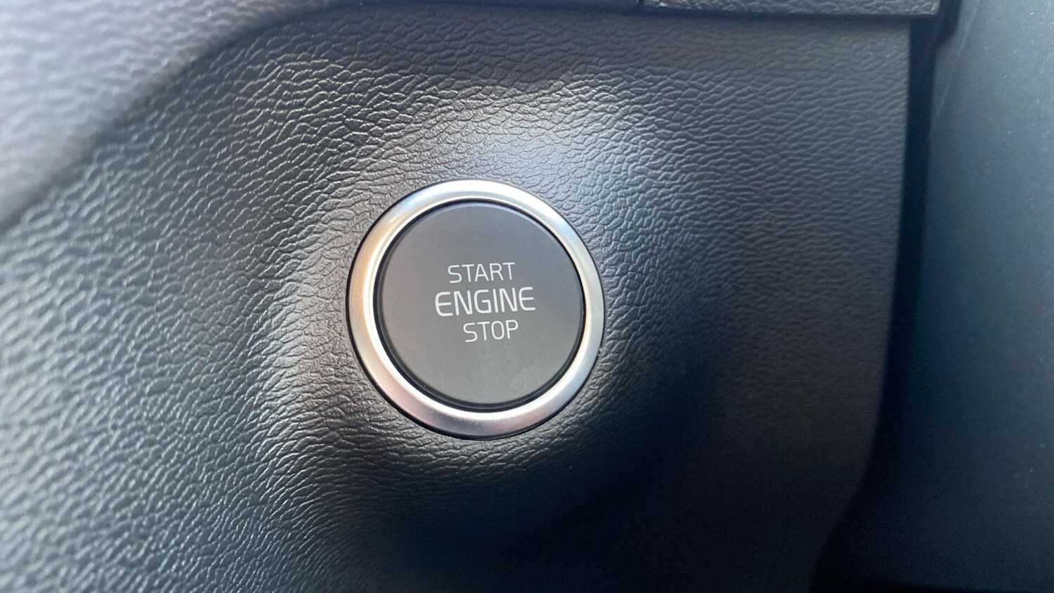 Used Volvo XC40 for sale - 77752944: Photo 21