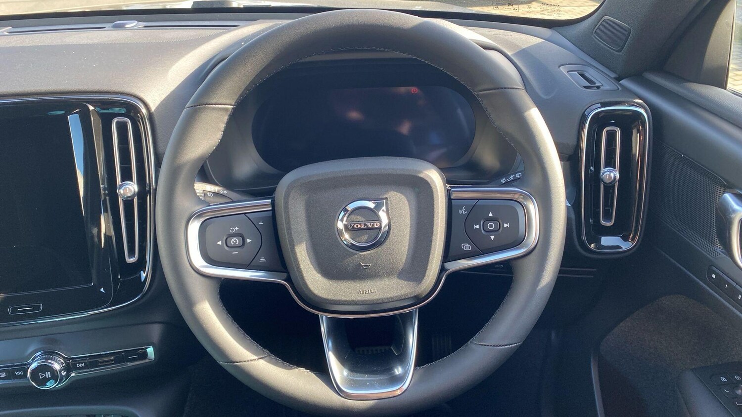 Used Volvo XC40 for sale - 77752944: Photo 27