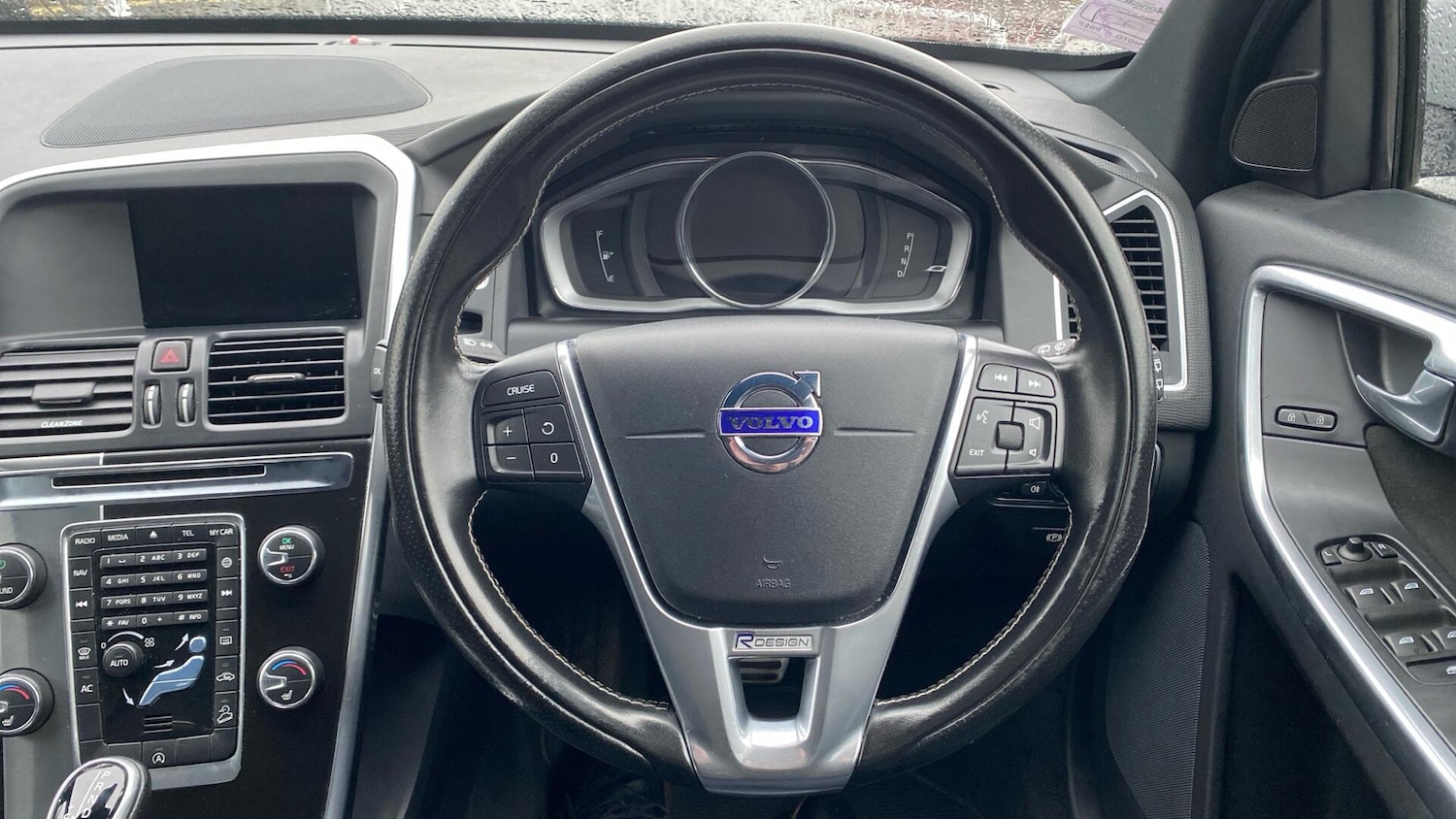 Used Volvo XC60 2017 for sale - 76856010: Photo 10