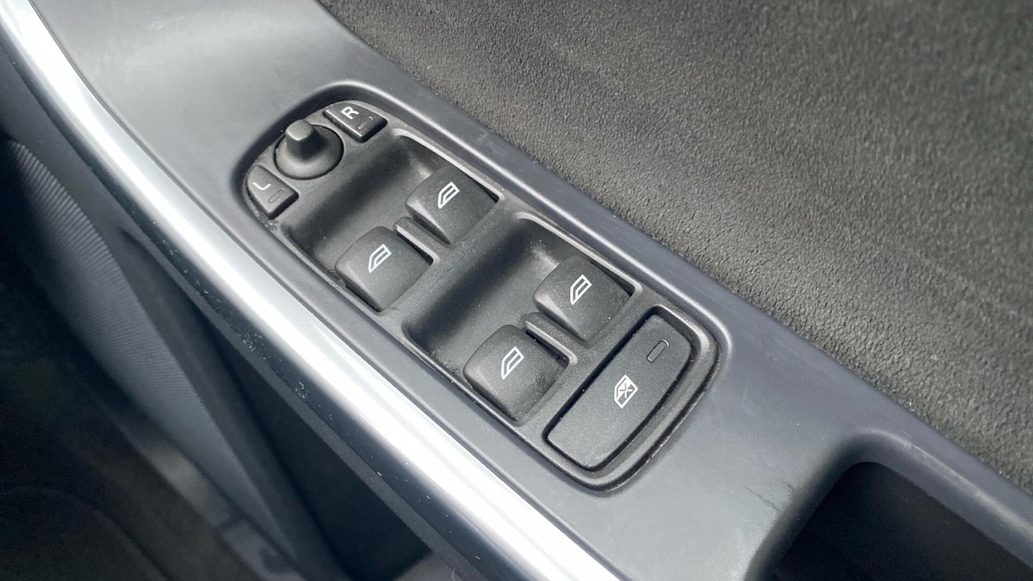 Used Volvo XC60 2017 for sale - 76856010: Photo 23