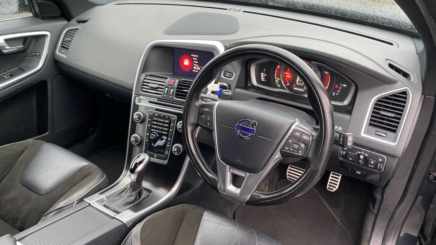 Used Volvo XC60 2017 for sale - 76856010: Photo 4