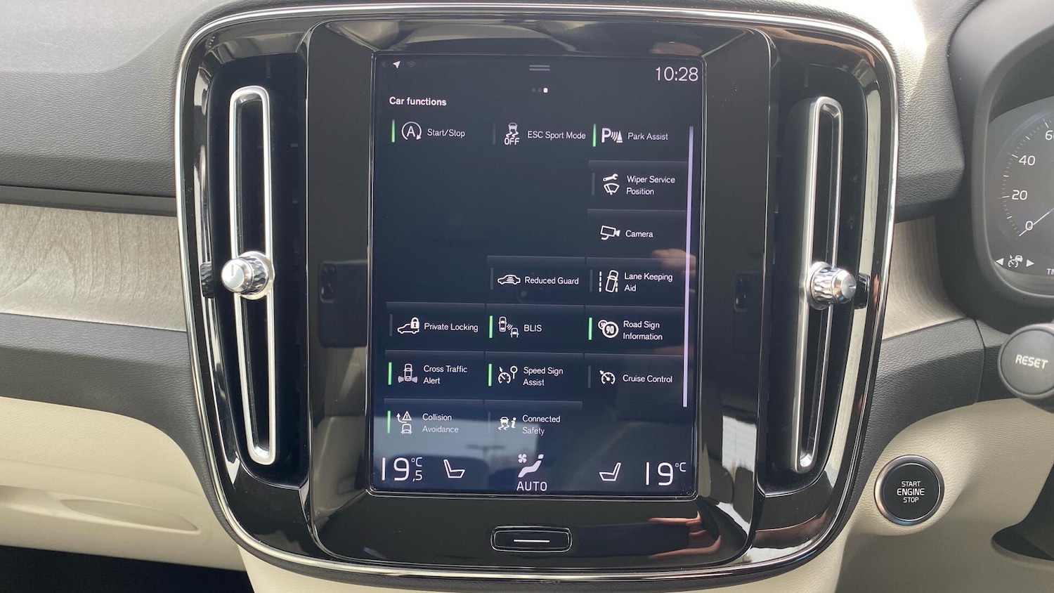 Used Volvo XC40 2019 for sale - 78007856: Photo 32