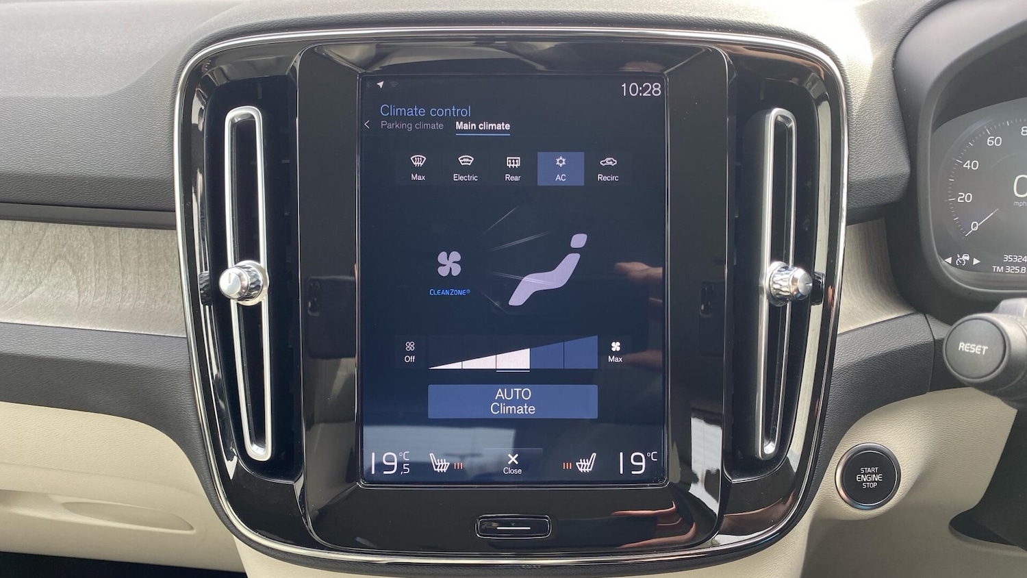 Used Volvo XC40 2019 for sale - 78007856: Photo 33