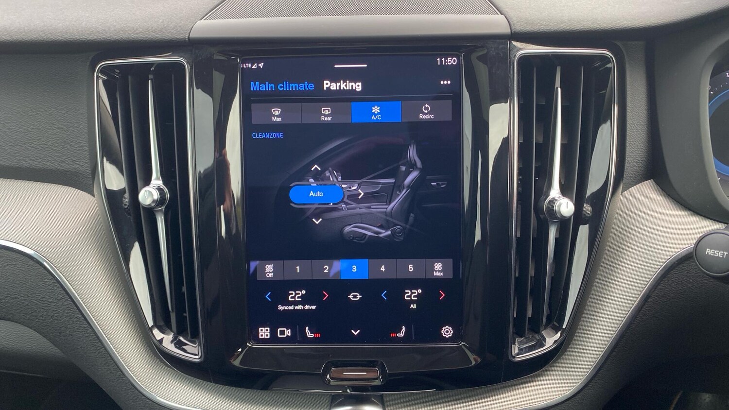 Used Volvo XC60 2023 for sale - 76752673: Photo 15