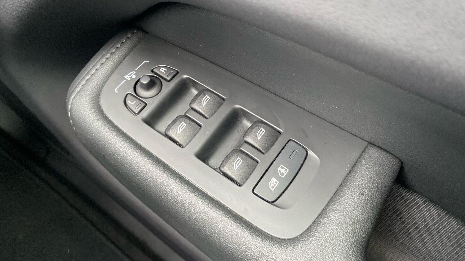 Used Volvo XC60 2023 for sale - 76752673: Photo 25