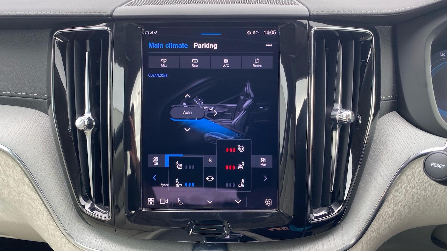 Used Volvo XC60 2025 for sale - 77924814: Photo 14