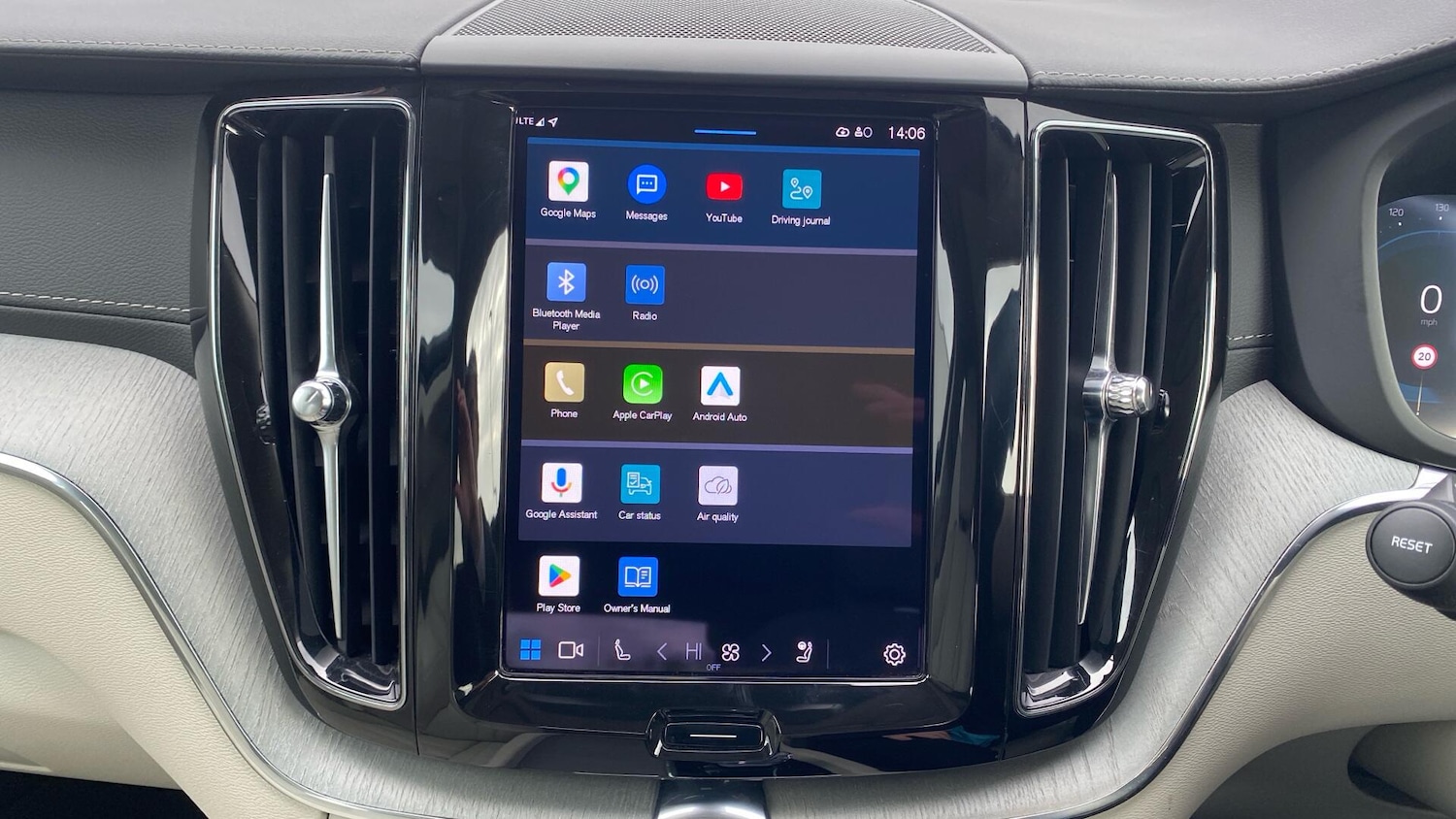 Used Volvo XC60 2025 for sale - 77924814: Photo 16