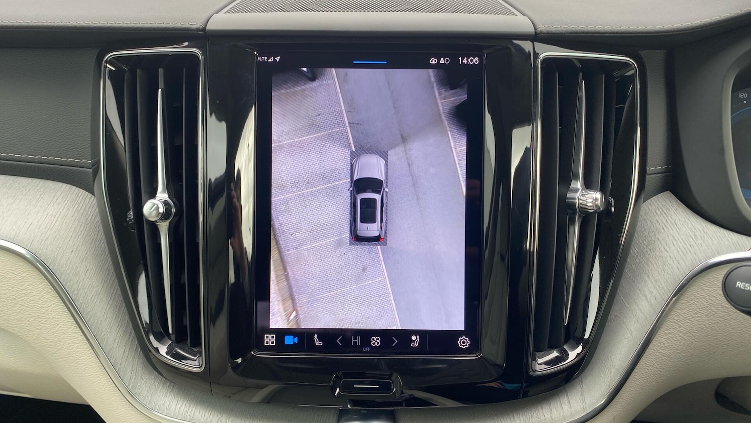 Used Volvo XC60 2025 for sale - 77924814: Photo 18