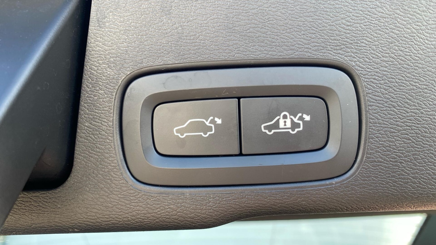 Used Volvo XC60 2023 for sale - 76099359: Photo 37