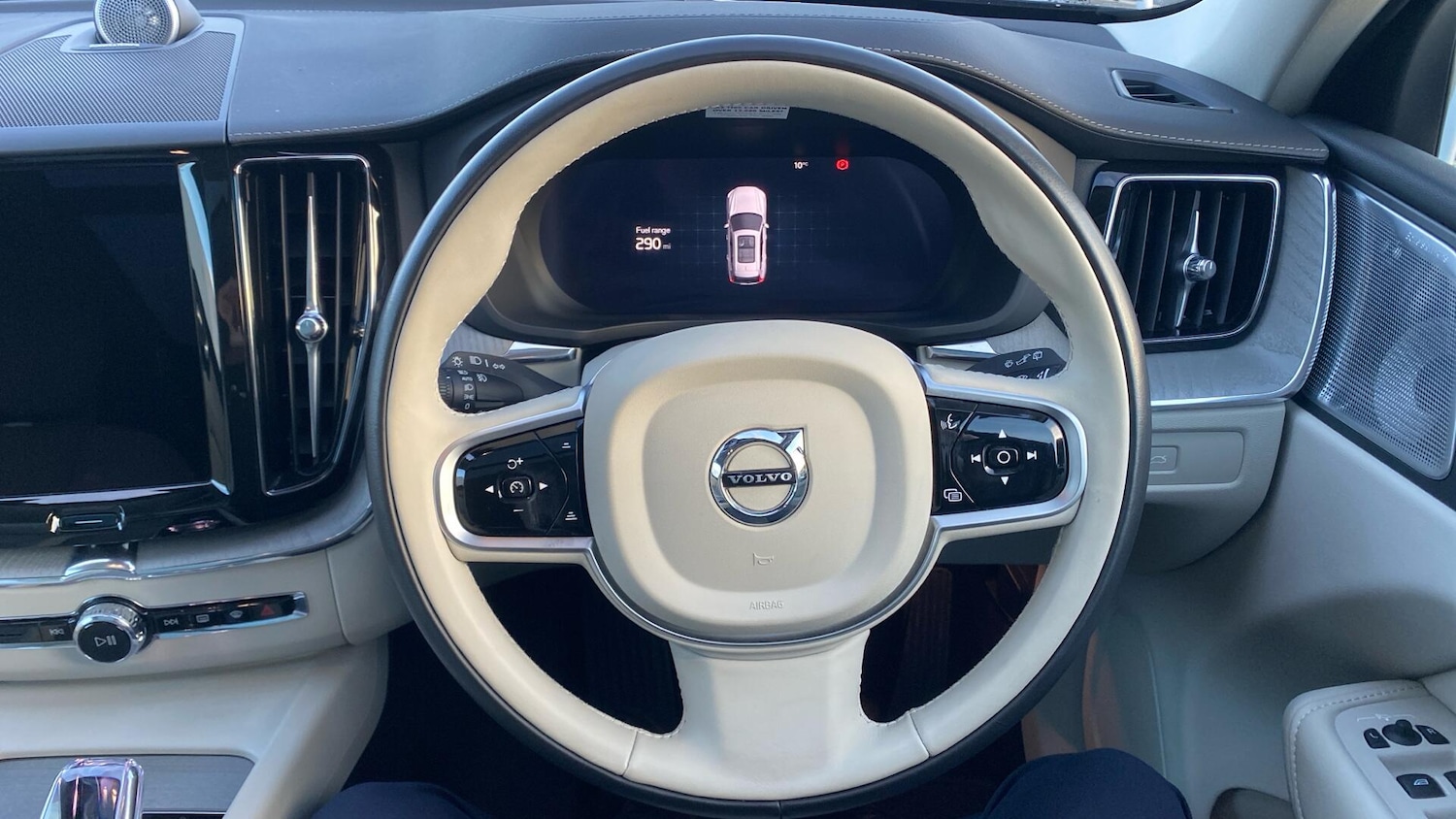 Used Volvo XC60 2025 for sale - 76823860: Photo 10