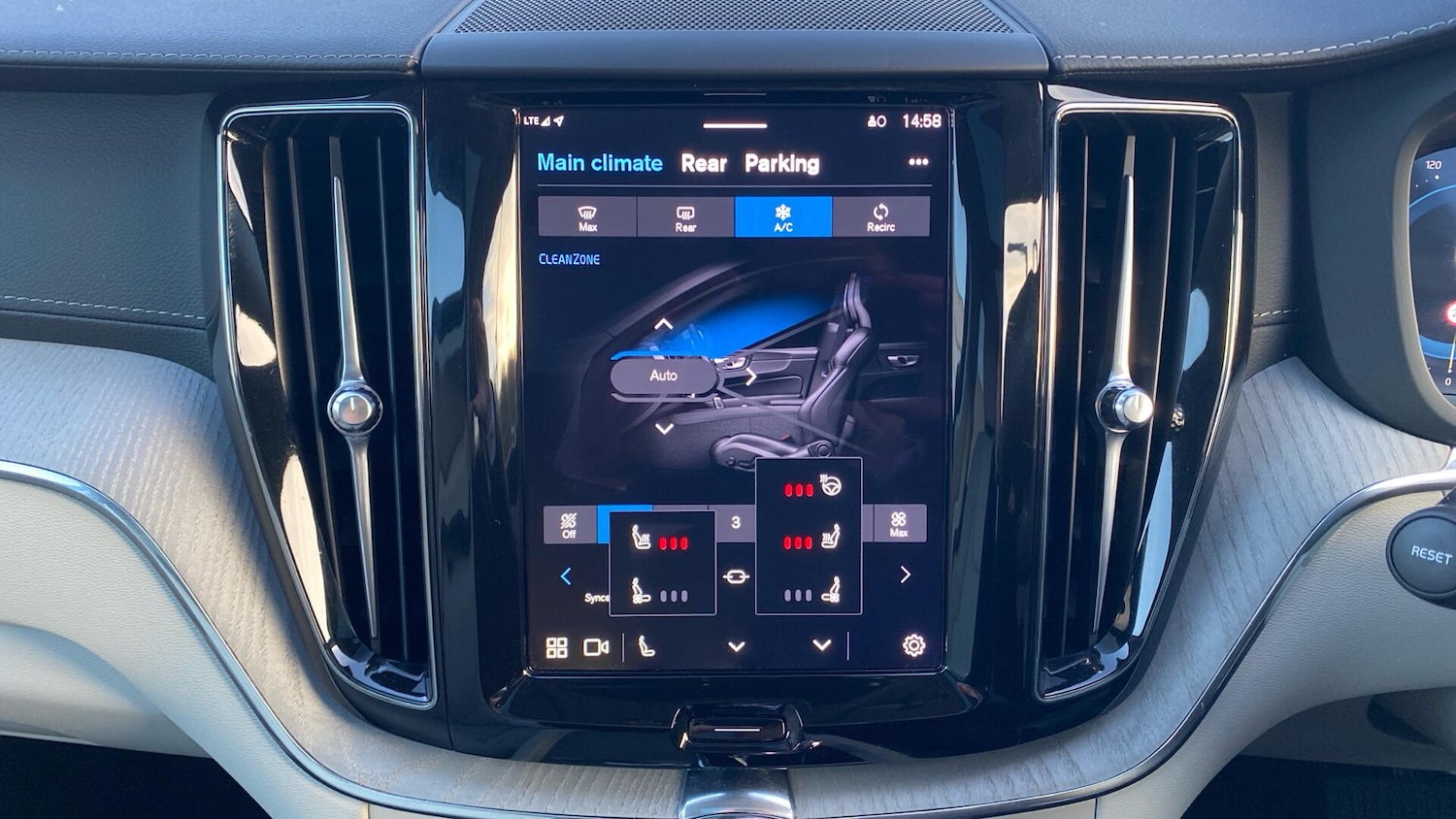 Used Volvo XC60 2025 for sale - 76823860: Photo 14