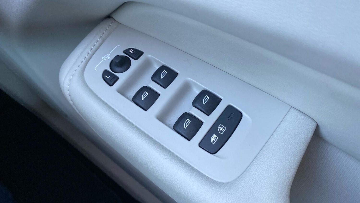 Used Volvo XC60 2025 for sale - 76823860: Photo 24