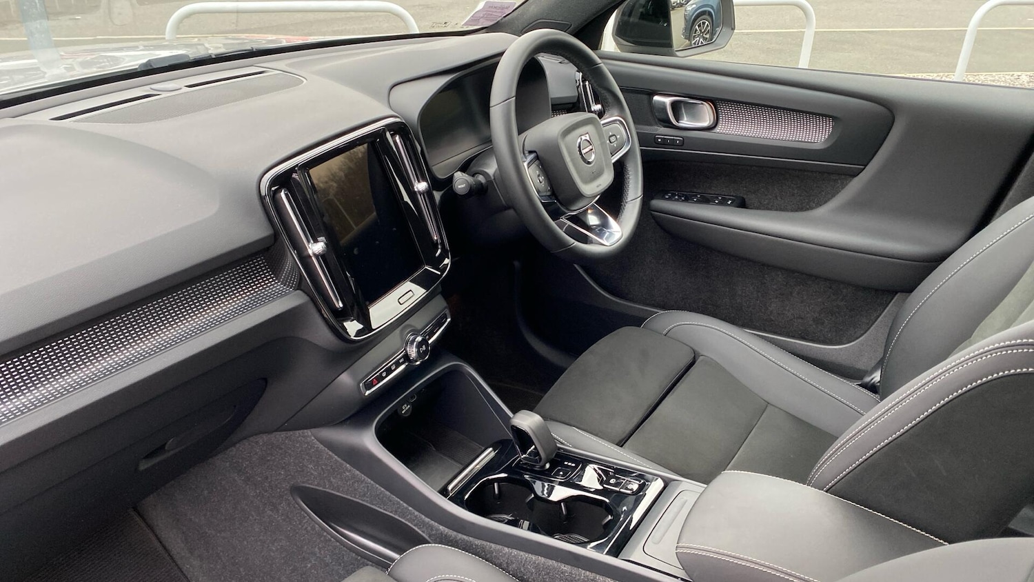 Used Volvo XC40 2023 for sale - 77081405: Photo 13